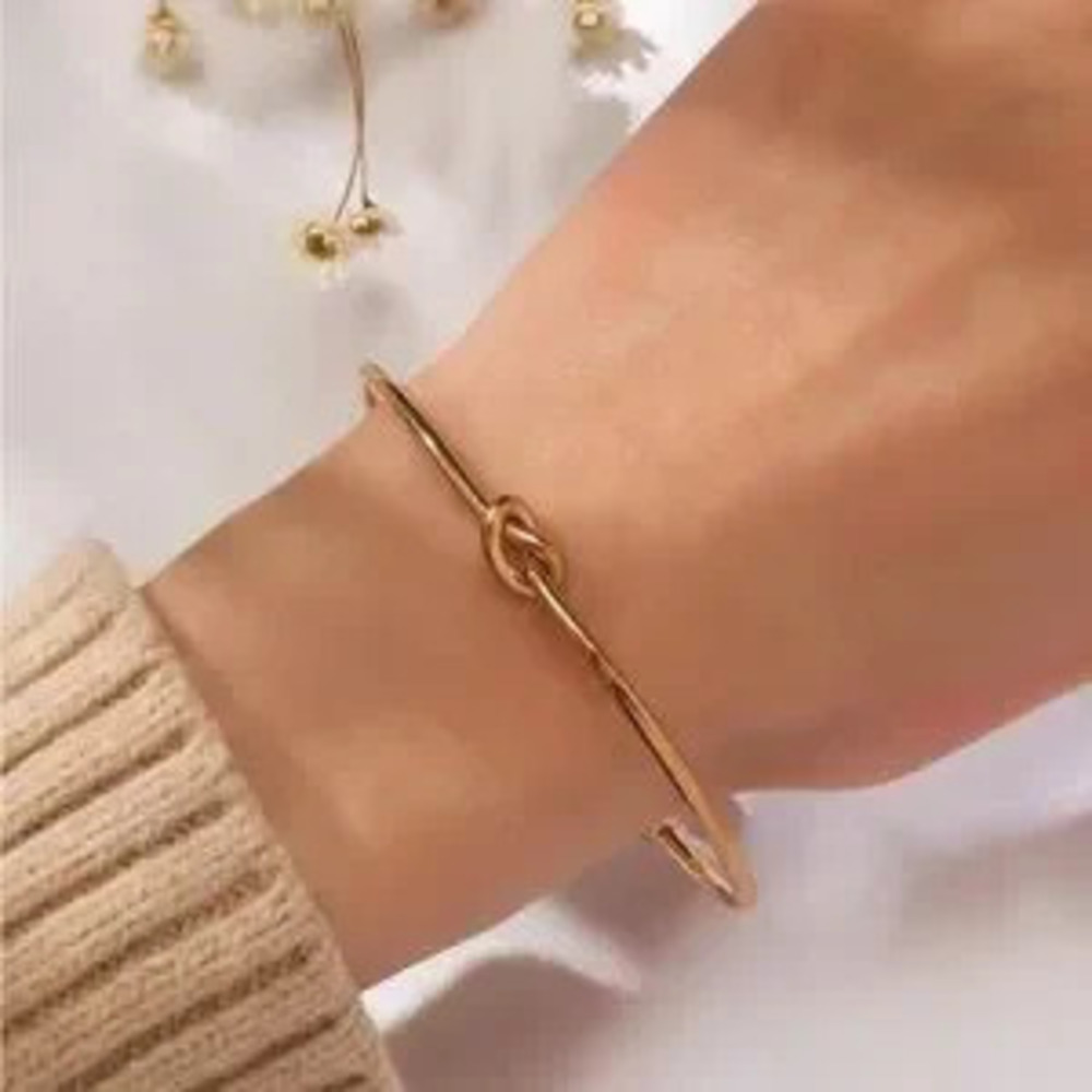 Gold Minimalist Knot Bracelet